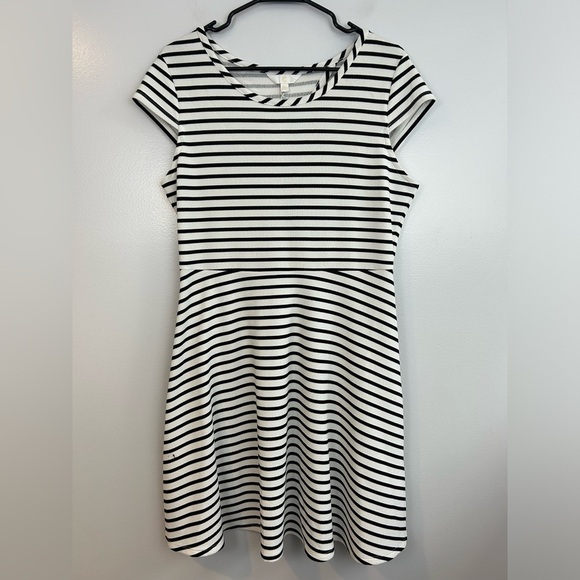 NWT C Label Black and White Striped Short Sleeve Dress Size - Picture 1 of 10